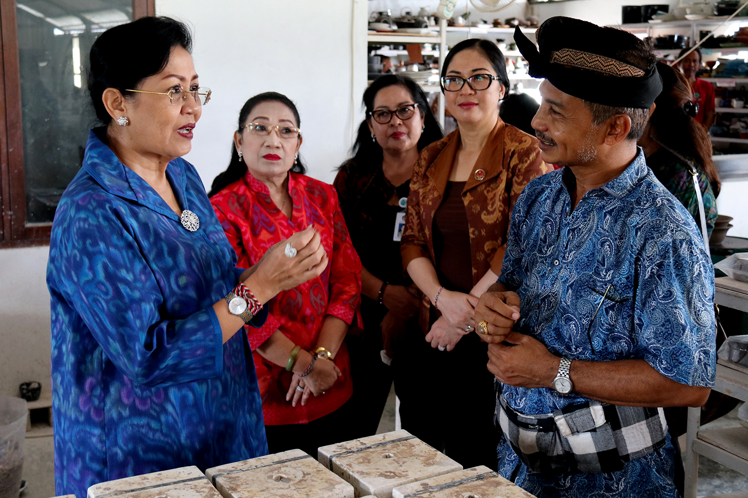 KOster Nyonya dan Kerajinan