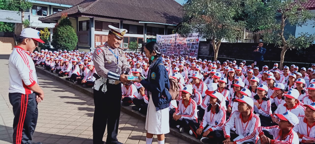 ceramah Budayakan Tertib Berlalulintas, Kata Kasat Lantas Saat Ceramah di SMKN 2 Bangli/fajarbadung.com
