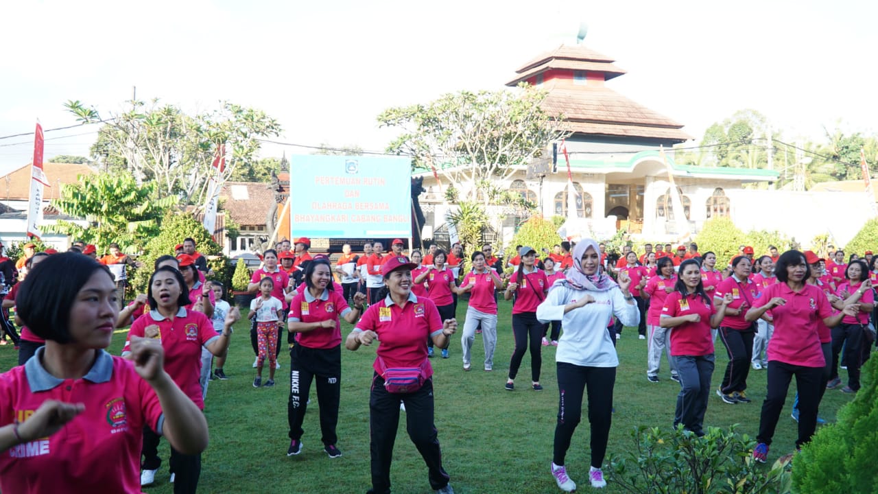 Bhayangkari Cabang Bangli Gelar Pertemuan Rutin Dengan Olah Raga Bersama/fajarbadung.com