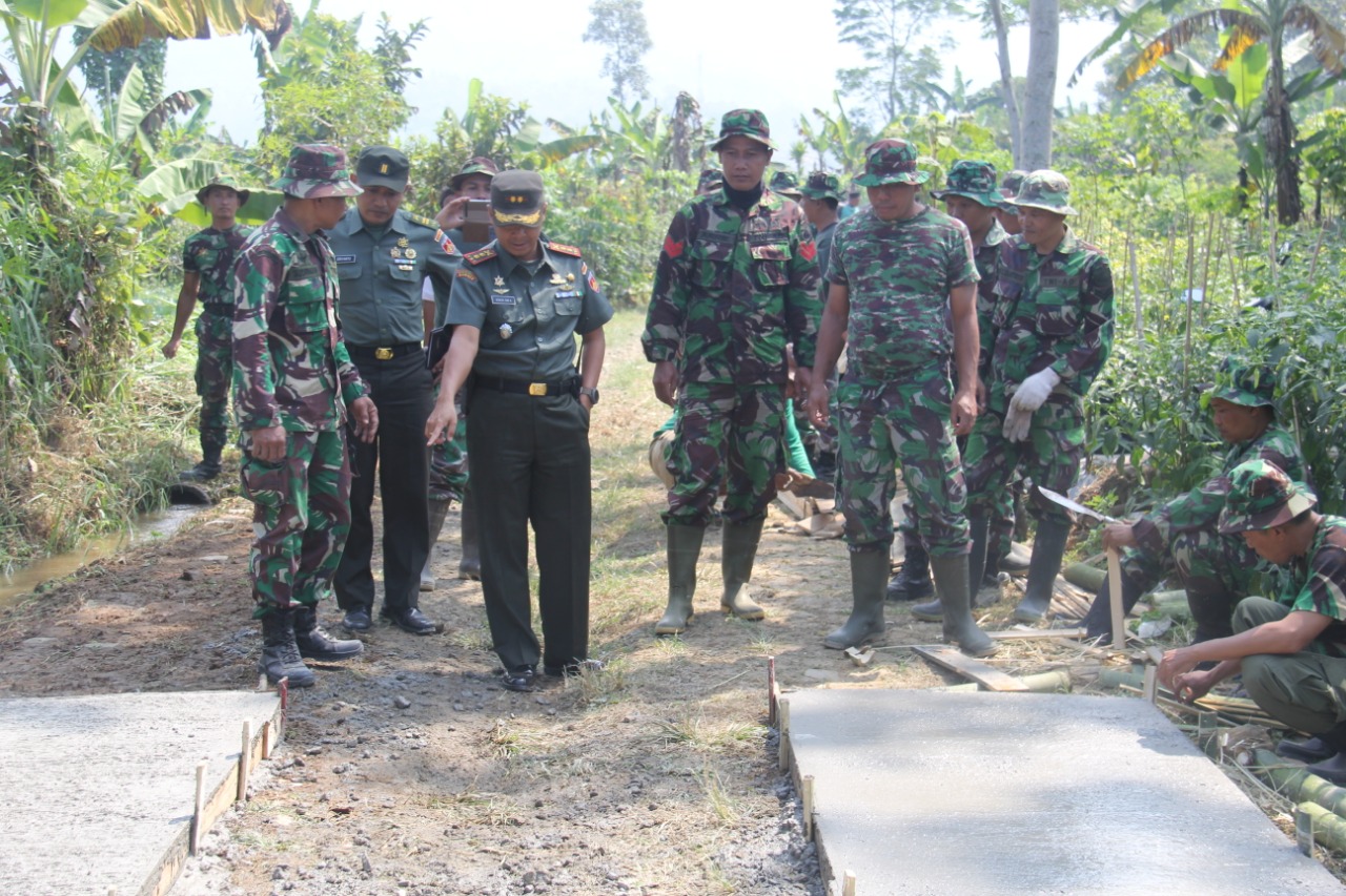 tmmd Dandim Magelang Kunjungi Lokasi TMMD Balerejo/fajarbadung.com
