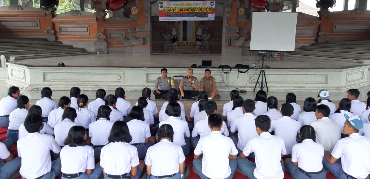 binluh sma tegalalang Kasatgas Binluh Meaksanakan Focus Group Discussion ( FGD ) Bersama Adik-Adik Pengurus OSIS Dan Saka Pramuka Bhayangkara SMA Negeri 1 Tegallalang/fajarbadung.com
