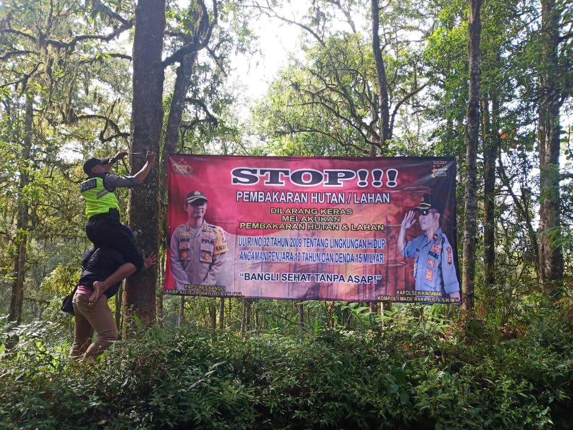 polsek kintamani Antisipasi Kebakaran Hutan dan Lahan, Polsek Kintamani Pasang Spanduk Himbauan/fajarbadung.com