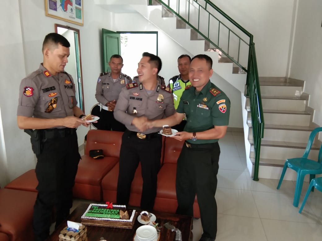 danramil Danramil Kuta 1611-03 Kaget, Dapat Ucapan HUT TNI Ke -74/fajarbadung.com