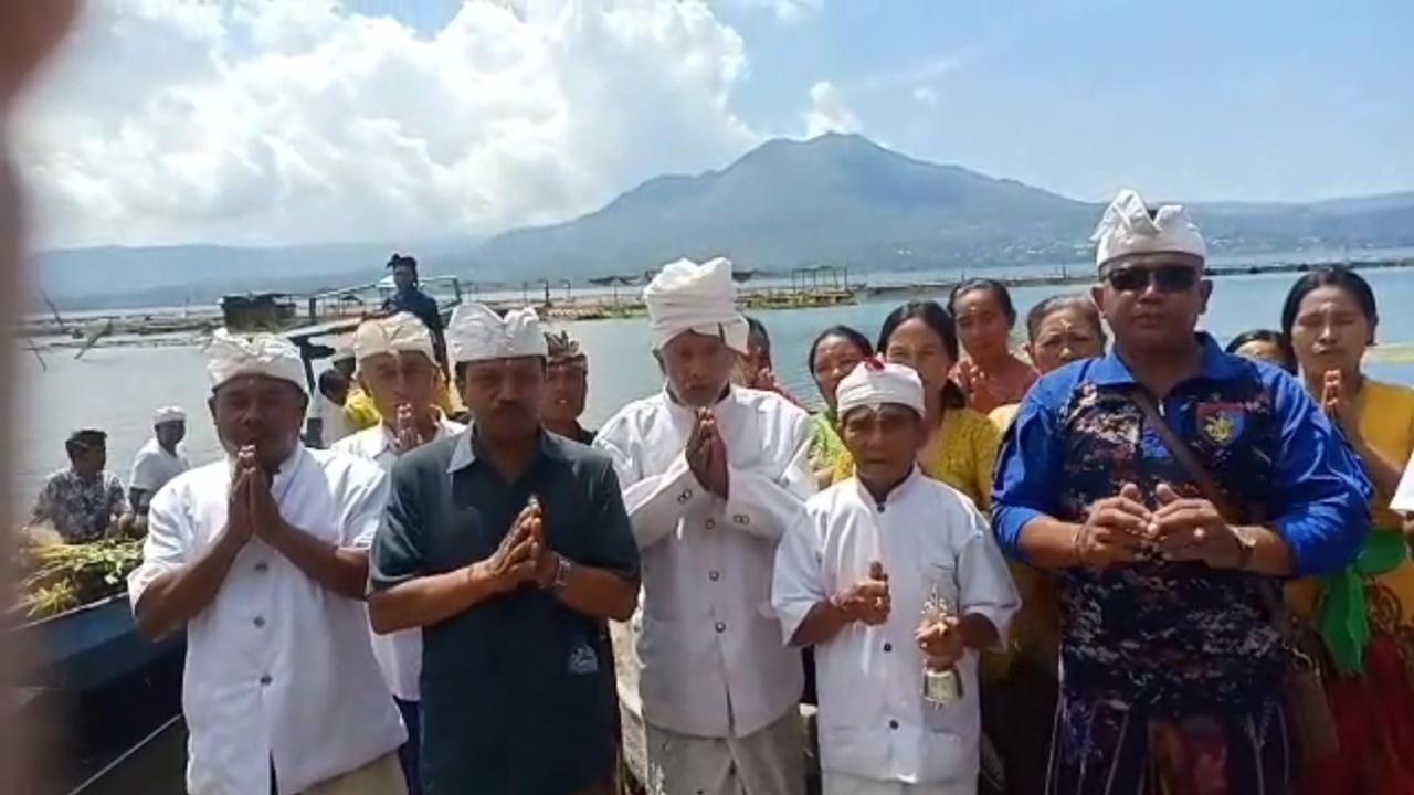 terima kasih Ucapan Terima Kasih Dari Masyarakat Abang Songan Atas Lancarnya Upacara Pekelem Kepada Sat Pol Air Polres Bangli/fajarbadung.com