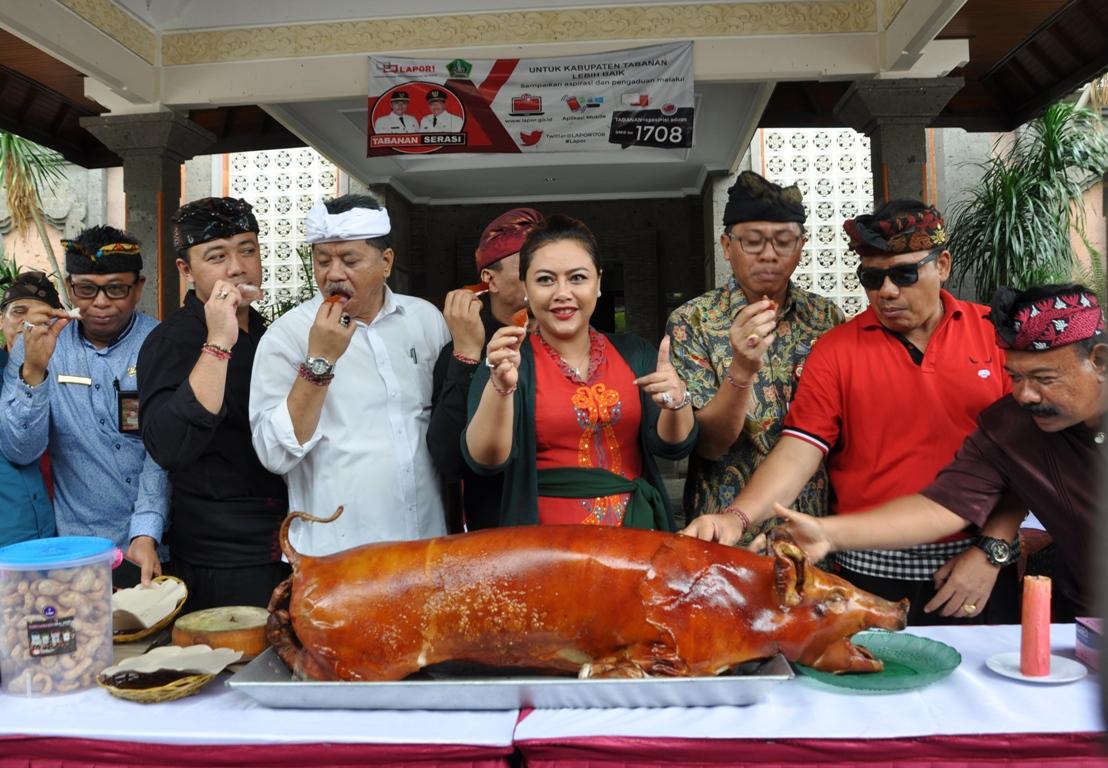 Pemkab Tabanan Gelar Makan Daging Babi Bersama/fajarbadung.com