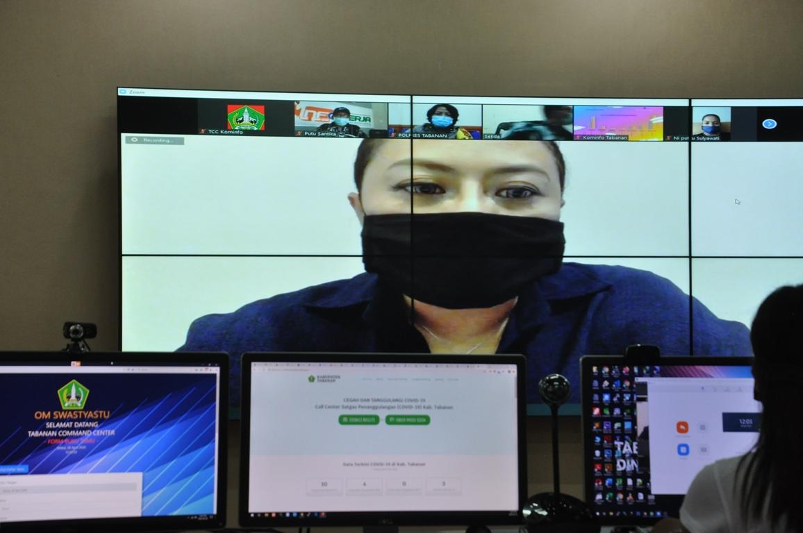 bupati eka Bupati Eka Kembali Bagikan Paket Stamina/fajarbadung.com