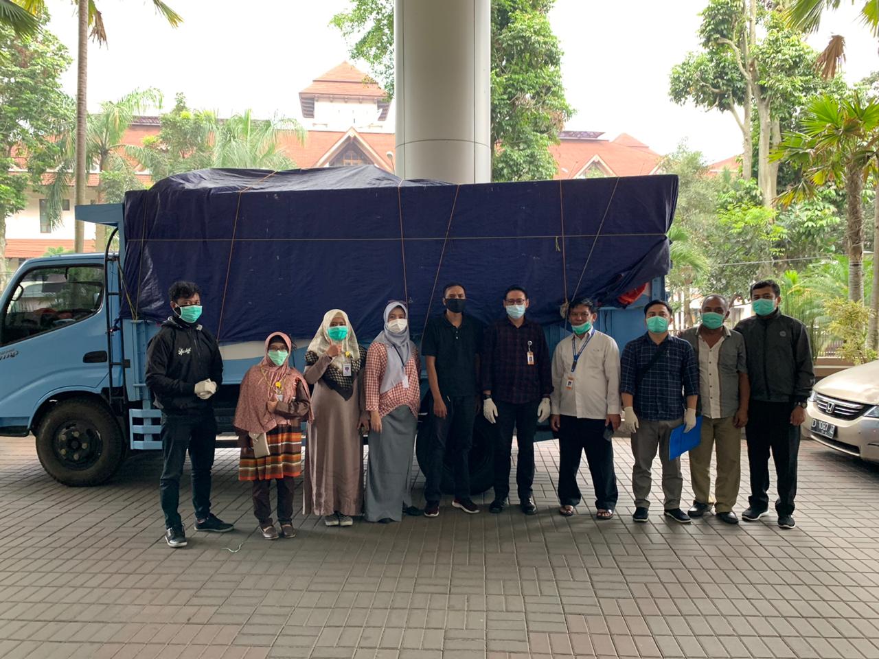 kemendikbud bantu apd Kemendikbud Kirimkan Ribuan APD ke Rumah Sakit dan Fakultas Kedokteran PTN/fajarbadung.com