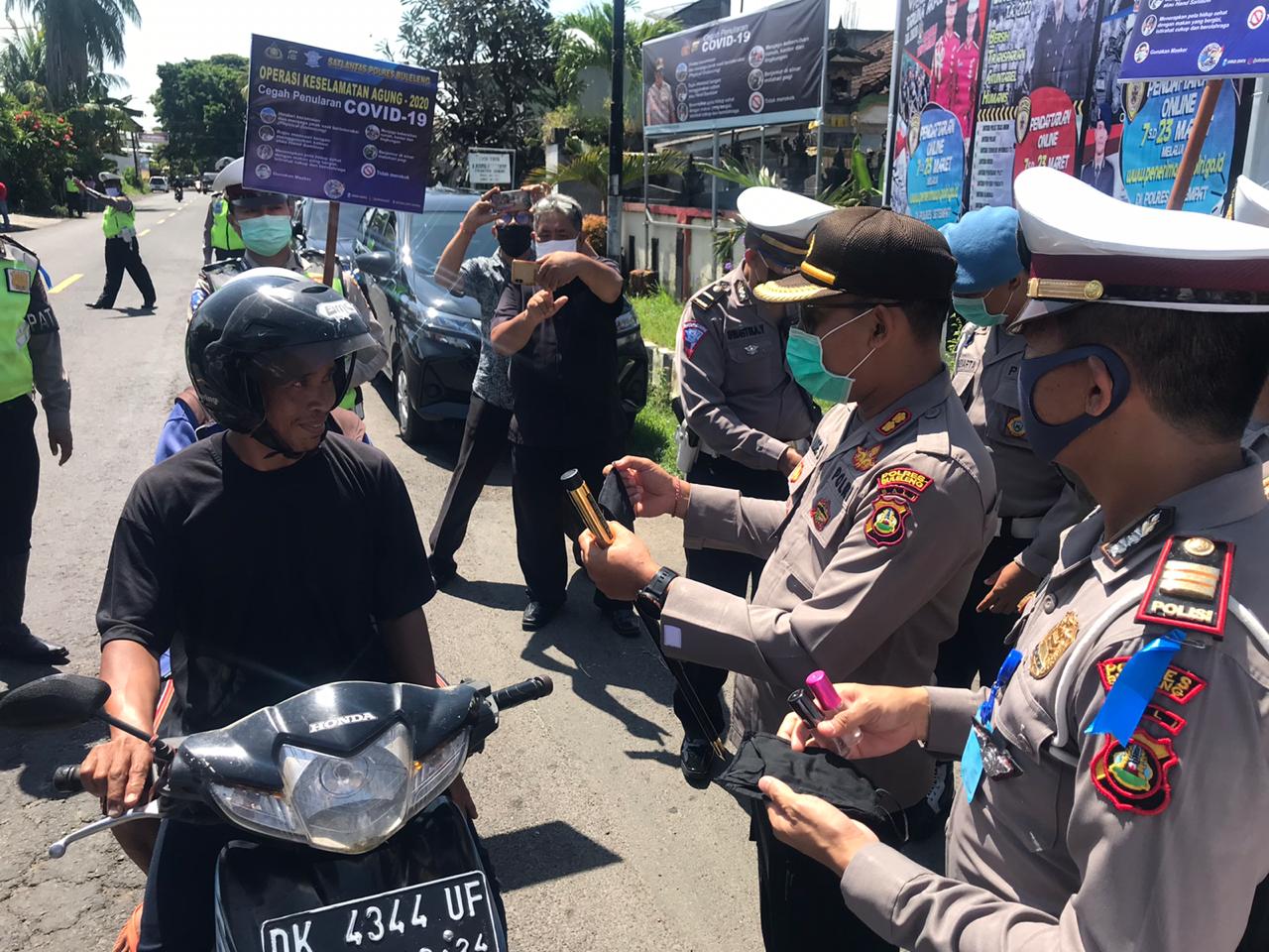 polres buleleng april 1 Kapolres Buleleng Pimpin Langsung Kegiatan Operasi Keselamatan Agung 2020/fajarbadung.com