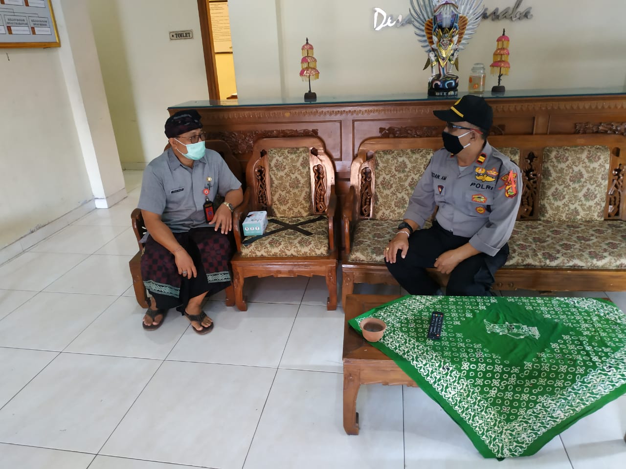 polres badung juli 54 Tingkatkan Sinergitas, Kanit Binkamsa Lakukan Koordinasi dengan Perbekel Desa Bongkasa/fajarbadung.com