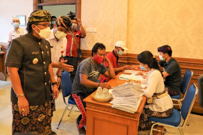 humas badung Bupati Tinjau BST (1)