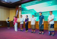 Bupati Adi Arnawa Serahkan Piagam Penghargaan TJSP Kepada 94 Perusahaan