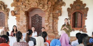 Nyonya Yunita Alit Sucipta Buka Pelatihan Garnish dan Fruit Carving di Carangsari