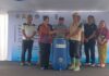 Gencarkan Edukasi Pemilahan Sampah, GRADASI Perkuat Komunitas Sekhe Resik Bali Bagikan 10 Tong Sampah dan Sepatu Boat