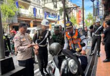 Petugas Tindak Tegas Pelanggaran di Bahu Jalan dan Trotoar