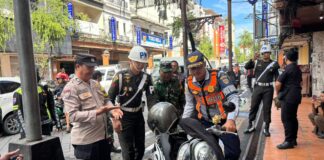 Petugas Tindak Tegas Pelanggaran di Bahu Jalan dan Trotoar