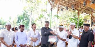 Wabup Bagus Alit Sucipta Hadiri Metatah Massal di Pura Prajapati Desa Adat Sobangan