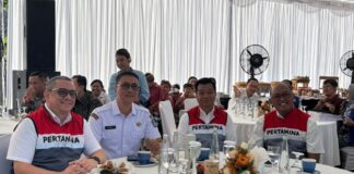 Sekda Badung Hadiri Peluncuran Kapal Trash Skimmer dan Penyerahan Seragam Sekolah di Kuta