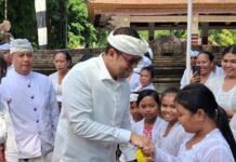 Wabup Bagus Alit Sucipta Hadiri Upacara Ngeratep Tapakan di Pura Dalem Bebalang Carangsari