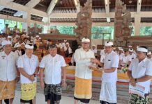 Wakil Ketua Komisi I DPRD Badung Hadiri Upacara Ngeratep Petapakan di Carangsari