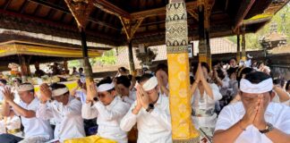 Bhakti Penganyaran Pemkab Badung di Pura Mandara Giri Semeru Agung Lumajang, Bupati Badung Ajak Jaga Nilai Sradha dan Gotong Royong