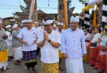 Bupati Adi Arnawa Upasaksi Puncak Karya di Pura Taman Ganter