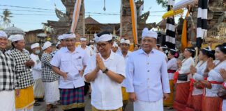 Bupati Adi Arnawa Upasaksi Puncak Karya di Pura Taman Ganter