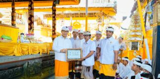 Bupati Tandatangani Prasasti Karya Ngenteg Linggih Pura Dalem Desa Adat Ambengan