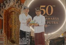 Hadiri HUT Ke-50 ST. Adnya Putra Darmasaba, Bupati Adi Arnawa Serahkan Dana Kreativitas Rp 20 Juta