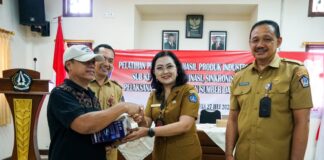 Serahkan Bantuan Alat Pengemasan kepada Pelaku IKM, Ketua Dekranasda Badung Buka Pelatihan Pengemasan Produk Industri Pangan