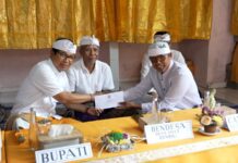 Bupati Badung Tandatangani Prasasti di Pura Taman Sari Penyarikan Dalem