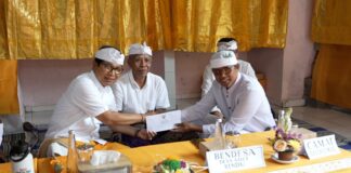 Bupati Badung Tandatangani Prasasti di Pura Taman Sari Penyarikan Dalem