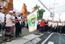 Jalan Santai HUT Ke-27 Desa Cemagi, Bupati Adi Arnawa Ajak Jaga Persatuan dan Pilah Sampah