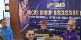 Wagub Bali Nyoman Giri Prasta Raih Anugerah Sahabat Pers Indonesia dari SMSI