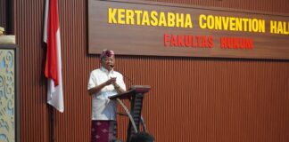Gubernur Koster Ajak Mahasiswa Pascasarjana FH Unud Perkuat Keilmuan Hadapi Persaingan Global