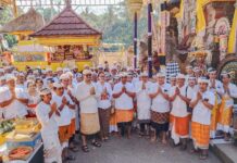 Wabup Badung Upasaksi Puncak Piodalan Padudusan Agung di Pura Dalem Desa Adat Ambengan