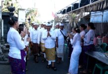 Bupati Adi Arnawa Hadiri Nodya Karya Pujawali Pura Dalem Sari Kapal