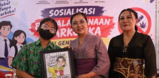 Bentengi Remaja dari Bahaya Narkoba, Rasniathi Adi Arnawa Edukasi Ratusan Siswa SMP CIS