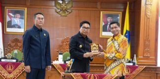 Gandeng ITS Surabaya, Pemkab Badung Rilis AMDK Botol Kaca Baliss Ramah Lingkungan