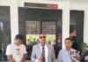 Kuasa Hukum Iwan Kila Dorong Kasus Ketua DPRD Ende ke Kejari Ende: “Segera Ditangkap!”